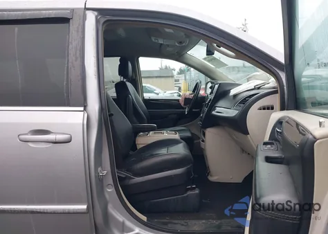 2016 Chrysler Town & Country Touring z USA, uszkodzony, nr VIN 2C4RC1BG2GR230878